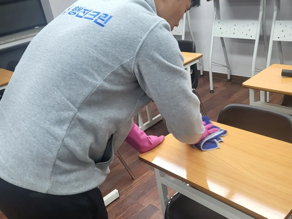충주시 노은면 강의실 책상·집기 위생 청소 사례 - 행진크린