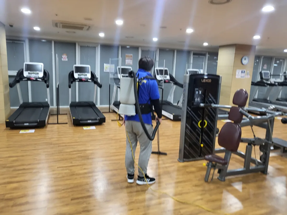 보은군 보은읍 헬스장 샤워실 장비 주변 정밀 위생청소 사례 - 행진크린