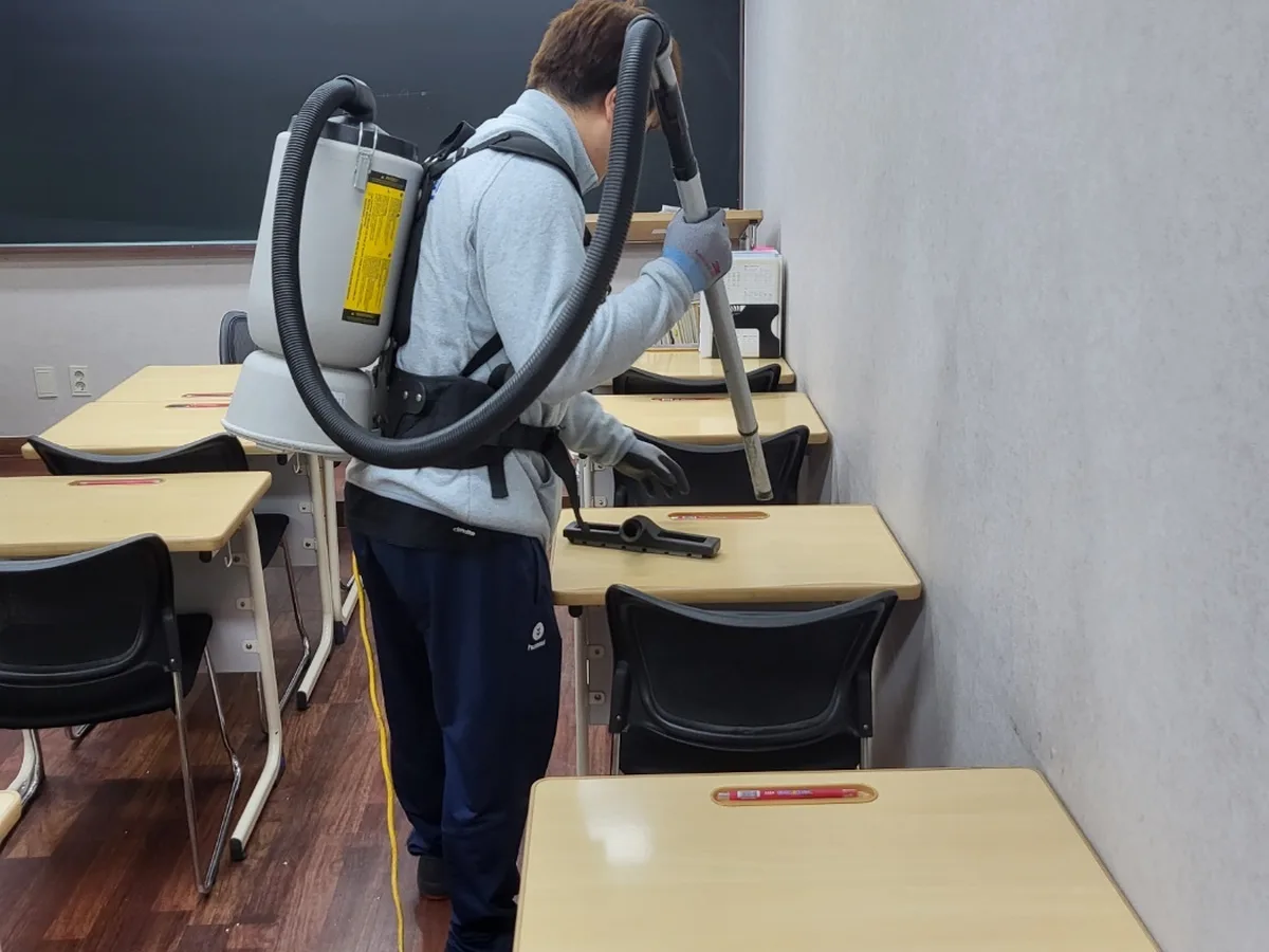 충주시 수안보면 학원 좌석·책상 진공 바닥 위생청소 사례 - 행진크린